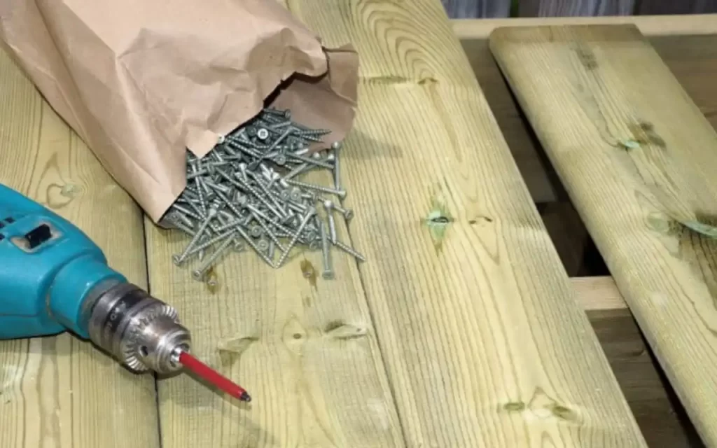 What Kind of Deck Screws Do You Need?